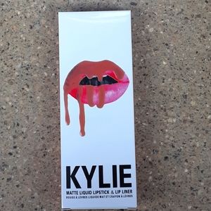KYLIE lip kit Matte Liquid Lipstick & lip liner . Pumpkin